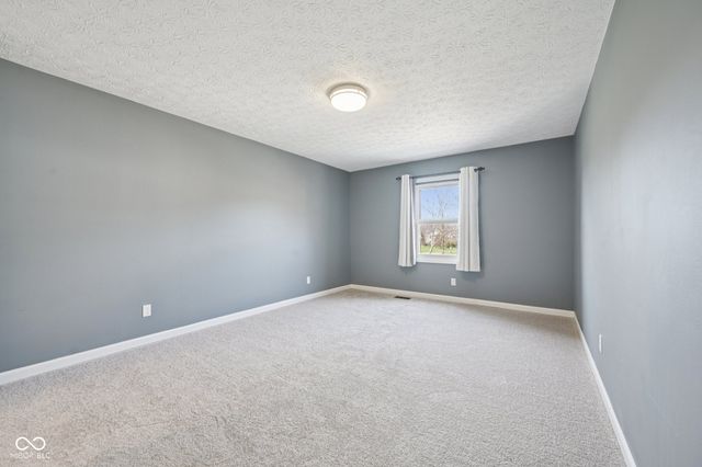 7449 Prairie Lake Drive, Indianapolis, IN 46256