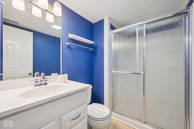 7449 Prairie Lake Drive, Indianapolis, IN 46256