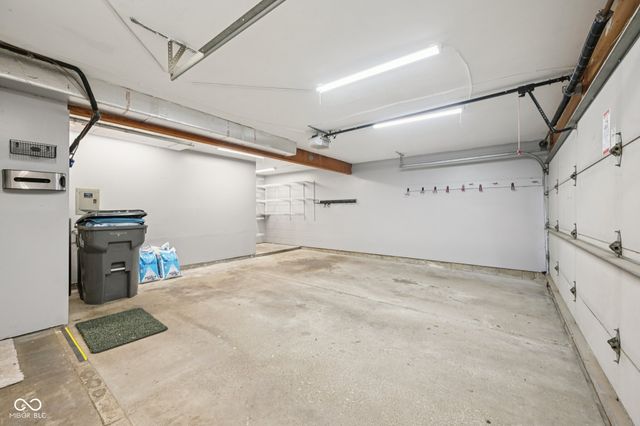 7449 Prairie Lake Drive, Indianapolis, IN 46256