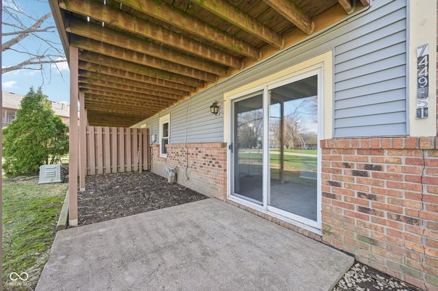 7449 Prairie Lake Drive, Indianapolis, IN 46256