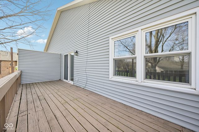 7449 Prairie Lake Drive, Indianapolis, IN 46256