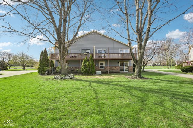 7449 Prairie Lake Drive, Indianapolis, IN 46256