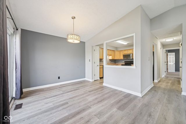 7449 Prairie Lake Drive, Indianapolis, IN 46256