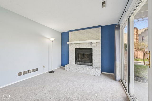 7449 Prairie Lake Drive, Indianapolis, IN 46256