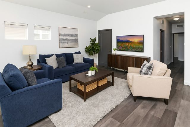 1266 E 36th Court, Des Moines, IA 50317