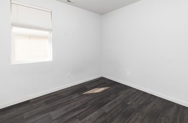 1266 E 36th Court, Des Moines, IA 50317