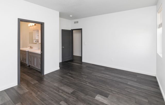 1266 E 36th Court, Des Moines, IA 50317