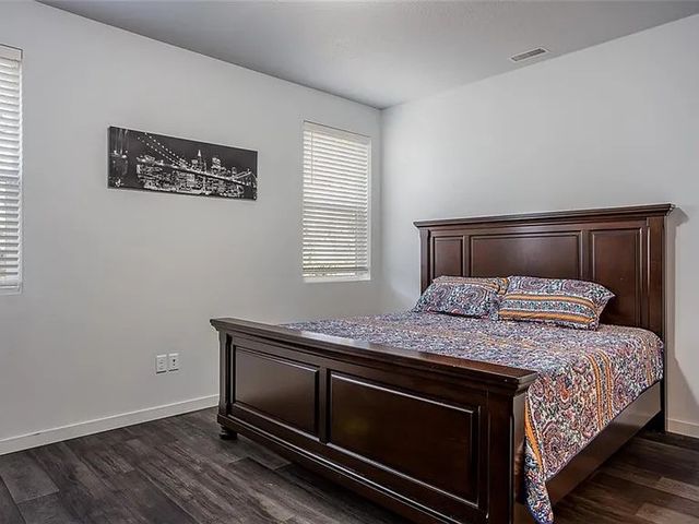 1266 E 36th Court, Des Moines, IA 50317
