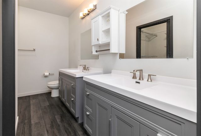 1266 E 36th Court, Des Moines, IA 50317