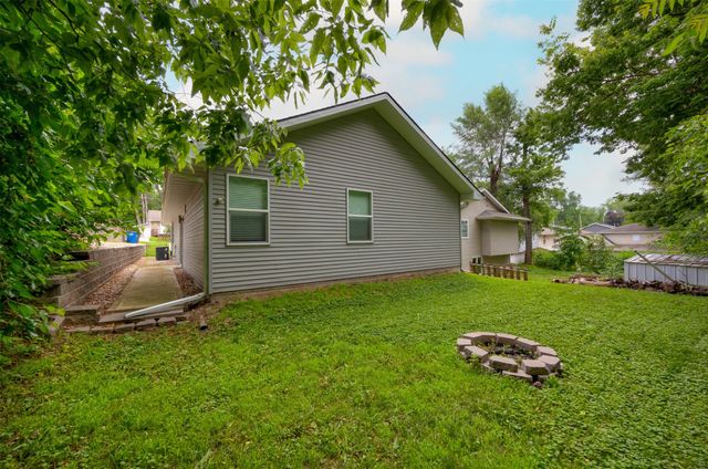 1266 E 36th Court, Des Moines, IA 50317