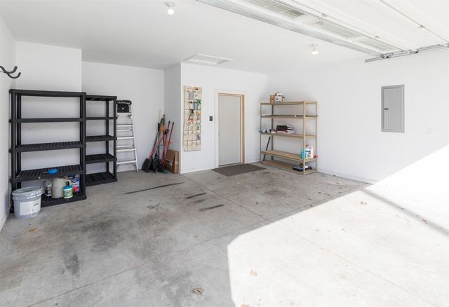 1266 E 36th Court, Des Moines, IA 50317