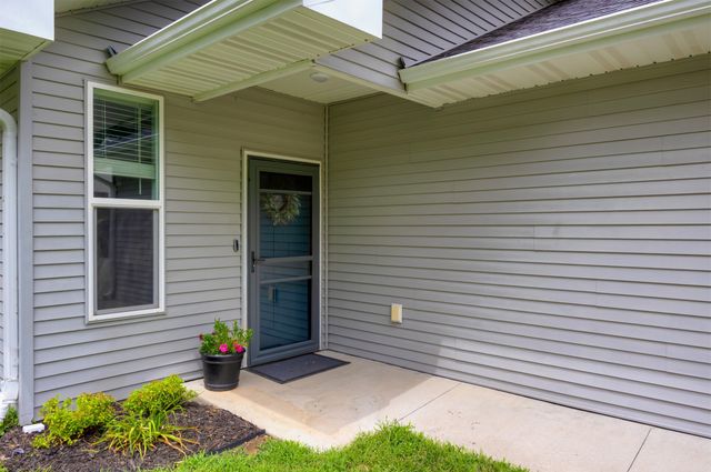 1266 E 36th Court, Des Moines, IA 50317