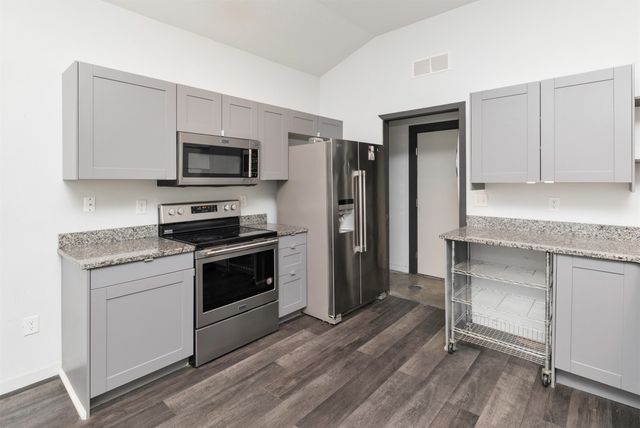1266 E 36th Court, Des Moines, IA 50317