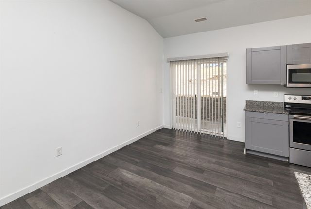 1266 E 36th Court, Des Moines, IA 50317