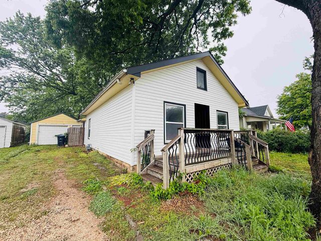 327 Residence St, El Dorado, KS 67042