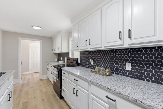 327 Residence St, El Dorado, KS 67042
