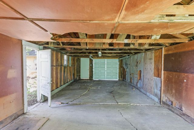 327 Residence St, El Dorado, KS 67042
