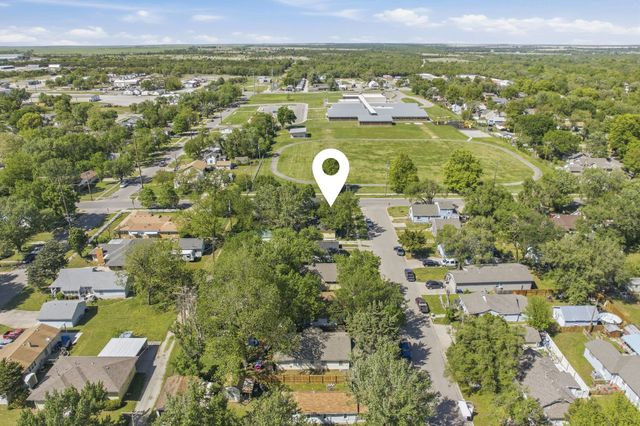 327 Residence St, El Dorado, KS 67042