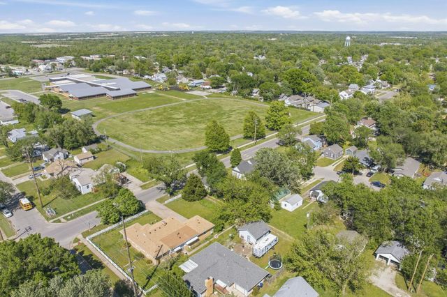327 Residence St, El Dorado, KS 67042