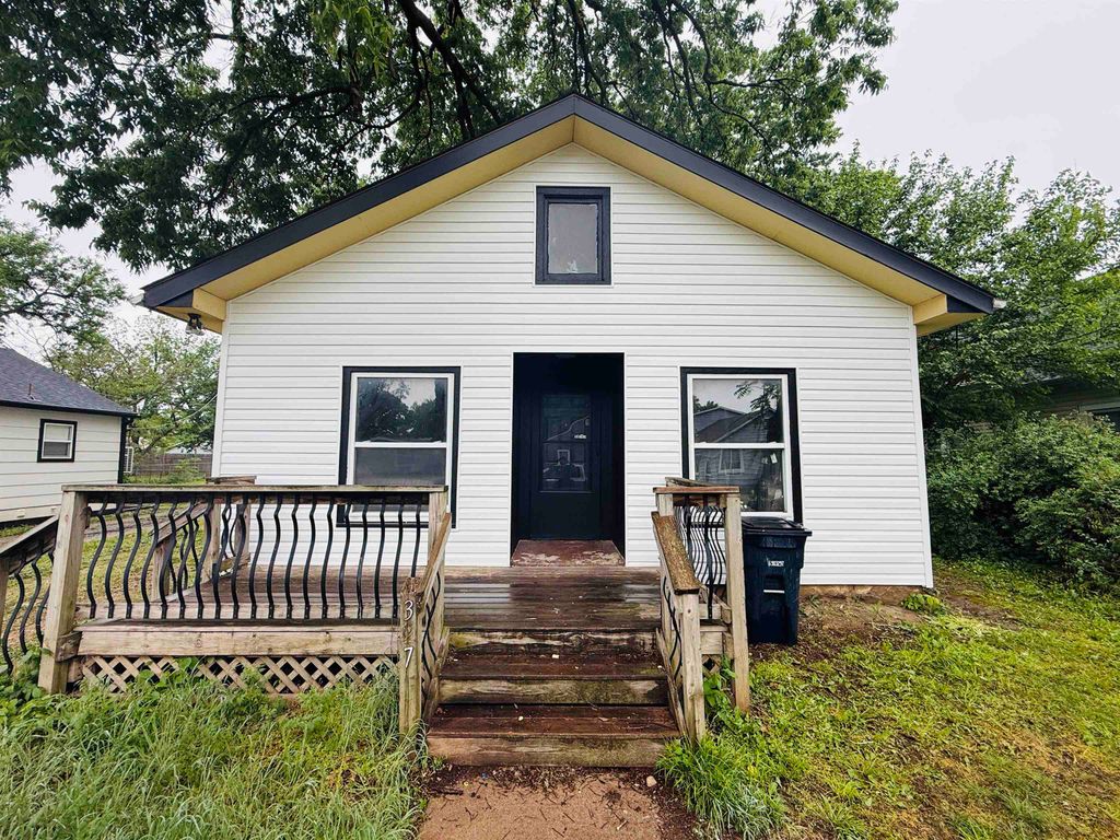 327 Residence St, El Dorado, KS 67042
