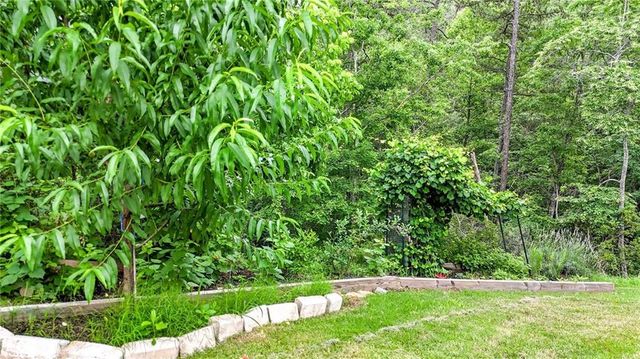 35 Bridgestone Way SE, Cartersville, GA 30120