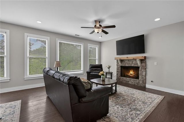 35 Bridgestone Way SE, Cartersville, GA 30120