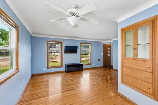 334 Emerson Avenue W, West Saint Paul, MN 55118