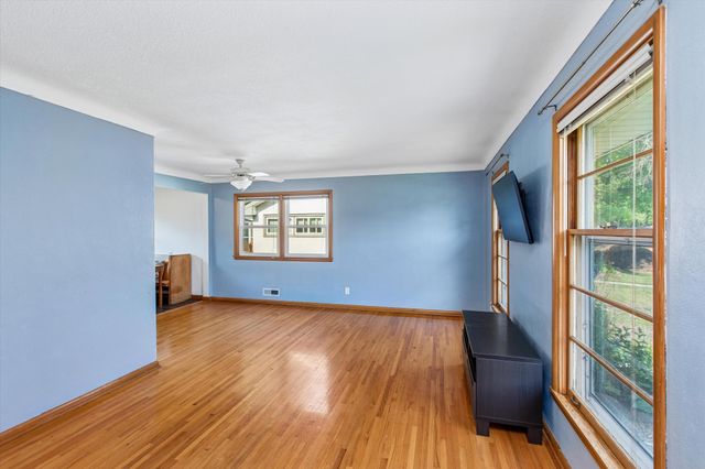 334 Emerson Avenue W, West Saint Paul, MN 55118