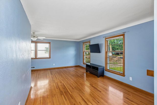334 Emerson Avenue W, West Saint Paul, MN 55118