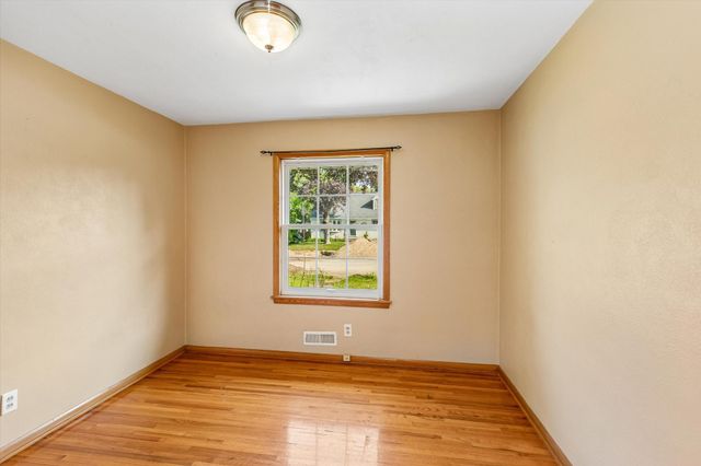 334 Emerson Avenue W, West Saint Paul, MN 55118