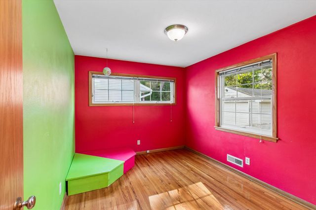 334 Emerson Avenue W, West Saint Paul, MN 55118