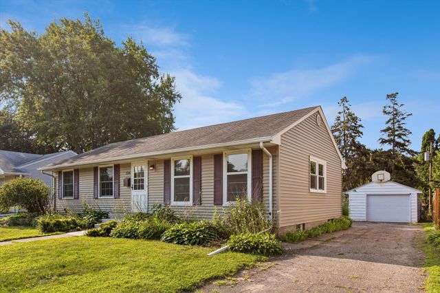 334 Emerson Avenue W, West Saint Paul, MN 55118