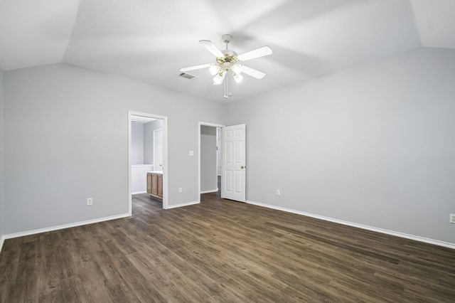 205 Cavalry TRL, Elgin, TX 78621