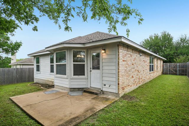 205 Cavalry TRL, Elgin, TX 78621