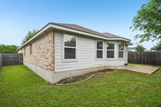 205 Cavalry TRL, Elgin, TX 78621