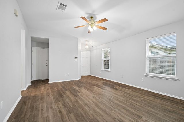 205 Cavalry TRL, Elgin, TX 78621
