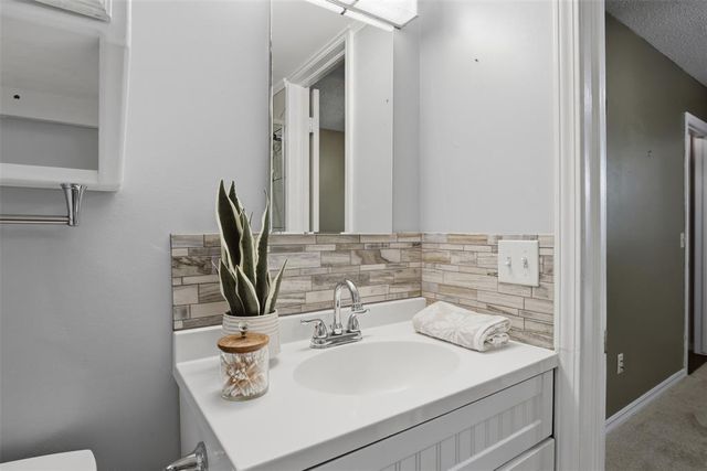 703 Crestmoor Drive, Moore, OK 73160