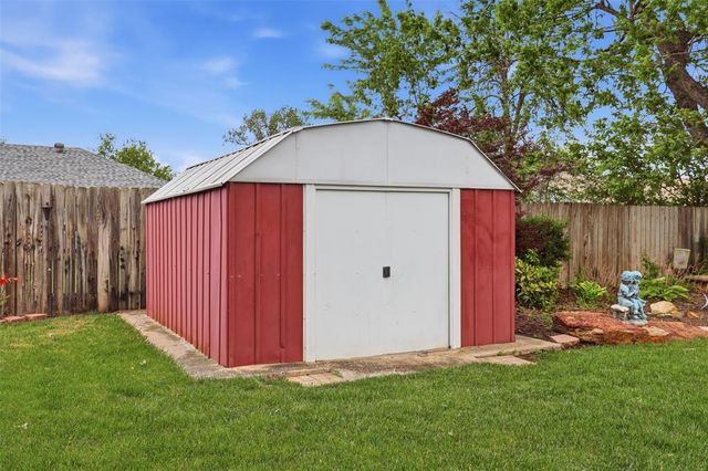 703 Crestmoor Drive, Moore, OK 73160