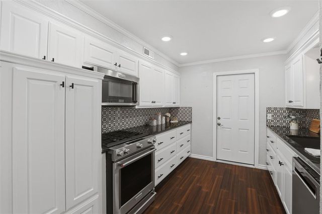 703 Crestmoor Drive, Moore, OK 73160