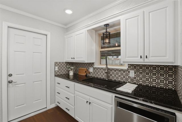 703 Crestmoor Drive, Moore, OK 73160