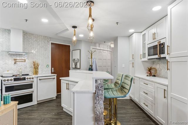 1001 W Jefferson Avenue 300-7H, Detroit, MI 48226