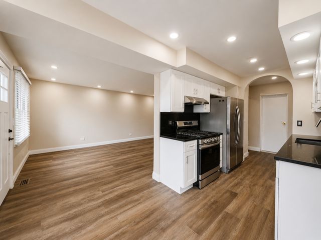 311 Milton Court B, Bloomingdale, IL 60108