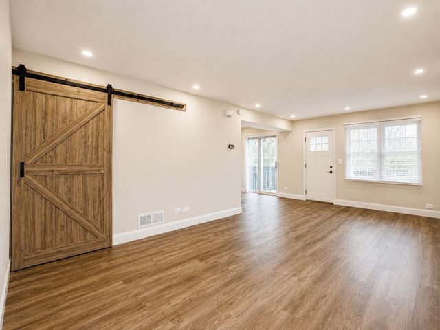 311 Milton Court B, Bloomingdale, IL 60108