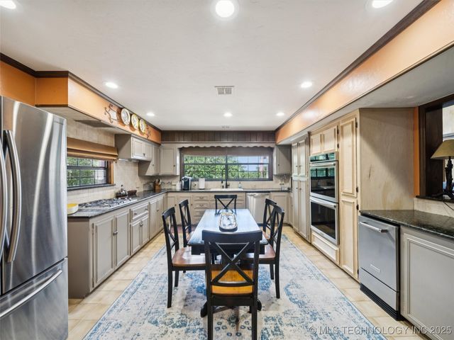 33239 E 732 Road, Wagoner, OK 74467