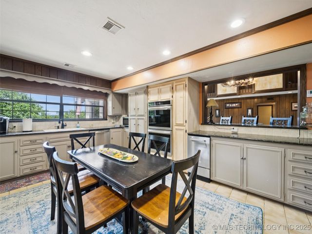 33239 E 732 Road, Wagoner, OK 74467