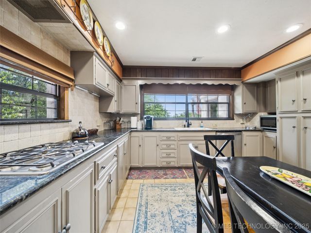 33239 E 732 Road, Wagoner, OK 74467