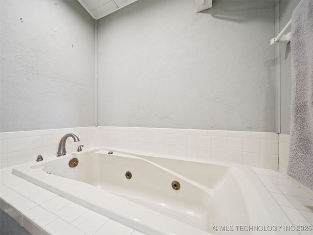 33239 E 732 Road, Wagoner, OK 74467