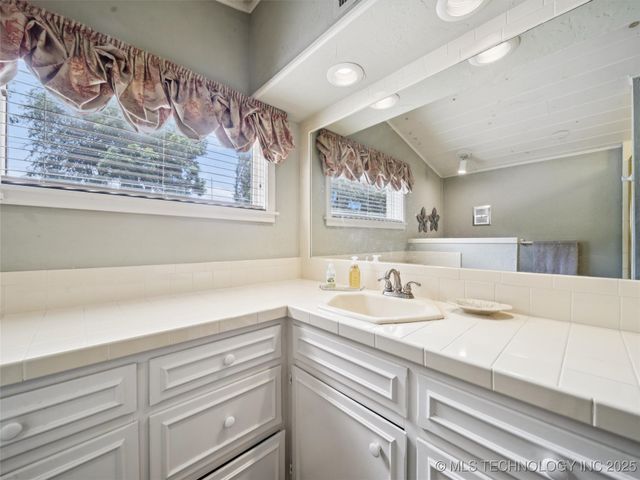 33239 E 732 Road, Wagoner, OK 74467