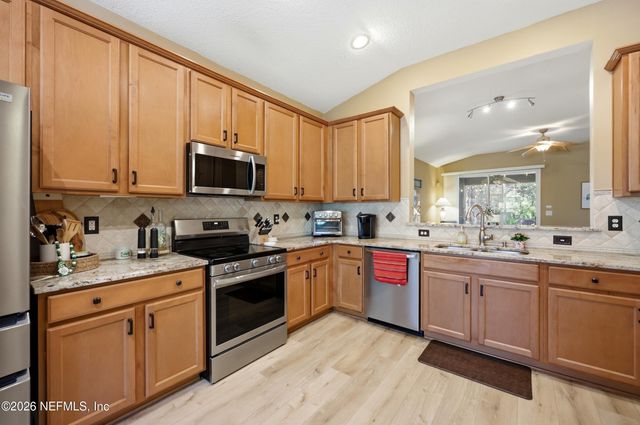 109 THORNLOE Drive, St. Johns, FL 32259