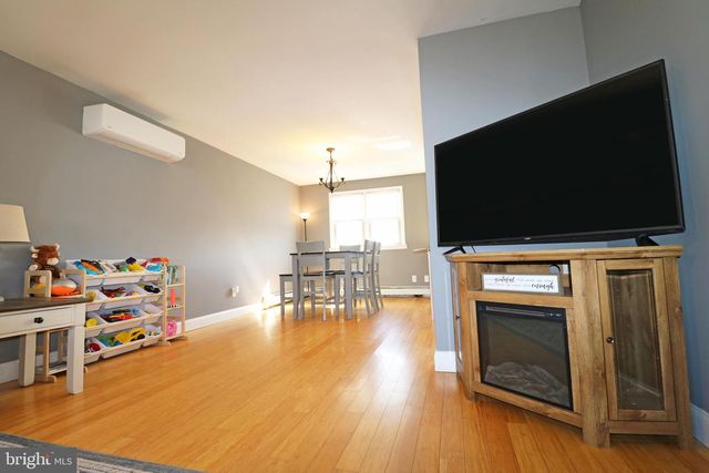 929 GALBRAITH, Upper Chichester, PA 19061